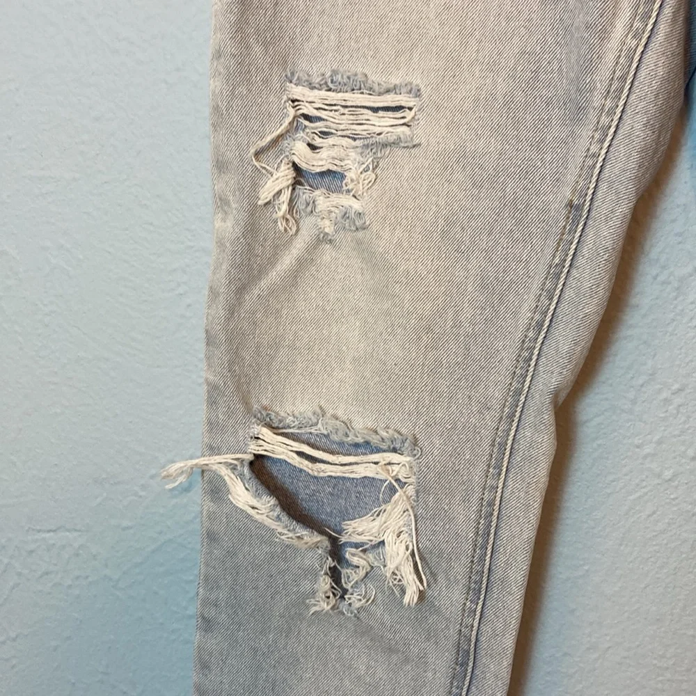 TNR Womens Size 27 Distressed Ripped High Rise Mom Jeans Blue Denim Frayed Hem - Picture 3 of 16